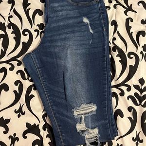 Distressed skinny jeans